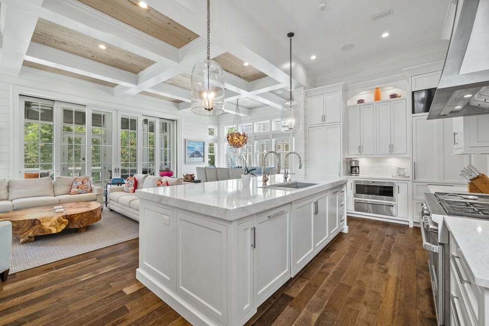 House, 6 Bedrooms | Private kitchen | Fridge, oven, coffee/tea maker, toaster