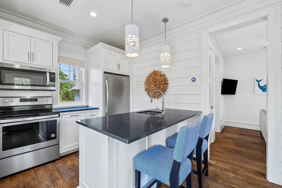 House, 6 Bedrooms | Private kitchen | Fridge, oven, coffee/tea maker, toaster