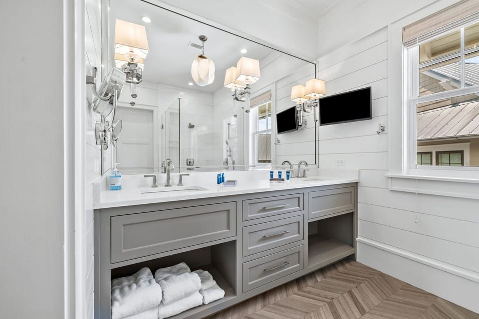 "Stress Free" Golf Cart Pool Exquisite, 6 bedroom, new construction home WaterColor 6 Home by RedAwning House in Seaside