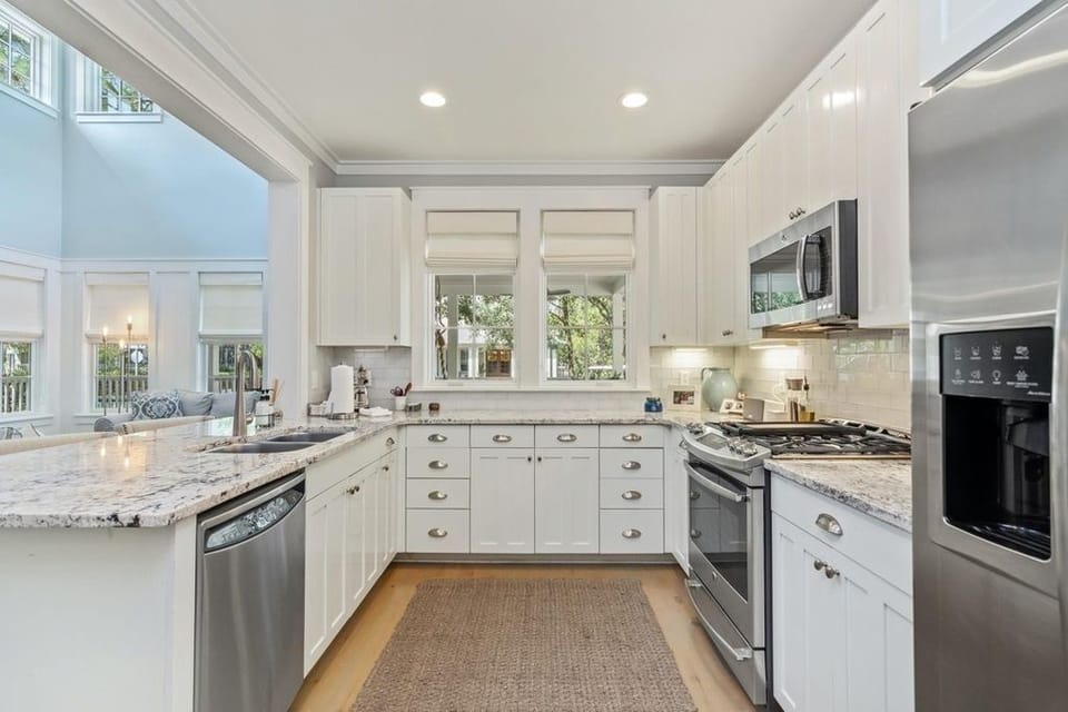 House, 4 Bedrooms | Private kitchen | Coffee/tea maker, fridge, oven, toaster