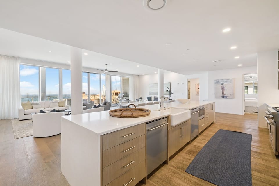 Condo, 5 Bedrooms | Interior