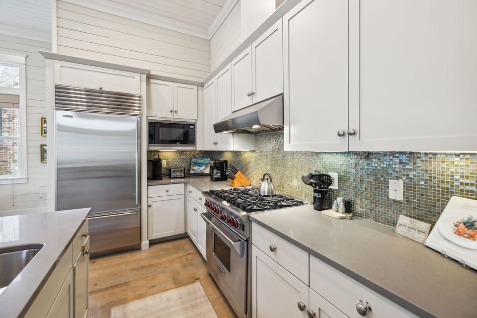 House, 5 Bedrooms | Private kitchen | Fridge, oven, coffee/tea maker, toaster