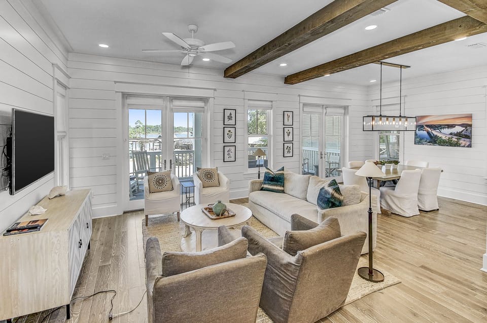 House, 5 Bedrooms | Living area