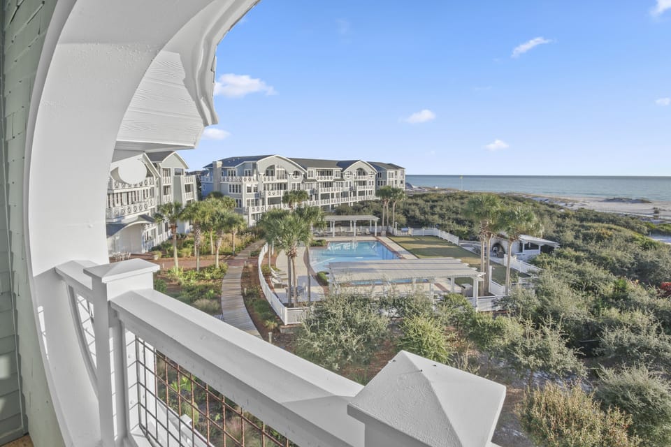 Condo, 3 Bedrooms | Property grounds
