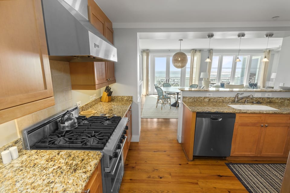Condo, 3 Bedrooms | Private kitchen | Coffee/tea maker, fridge, oven, toaster