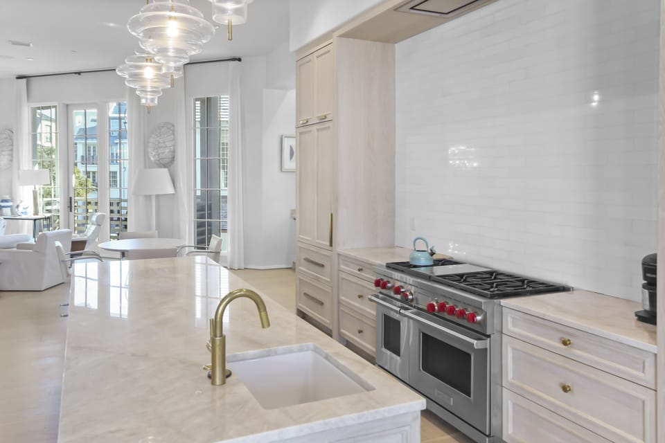 Condo, 6 Bedrooms | Private kitchen | Coffee/tea maker, fridge, oven, toaster
