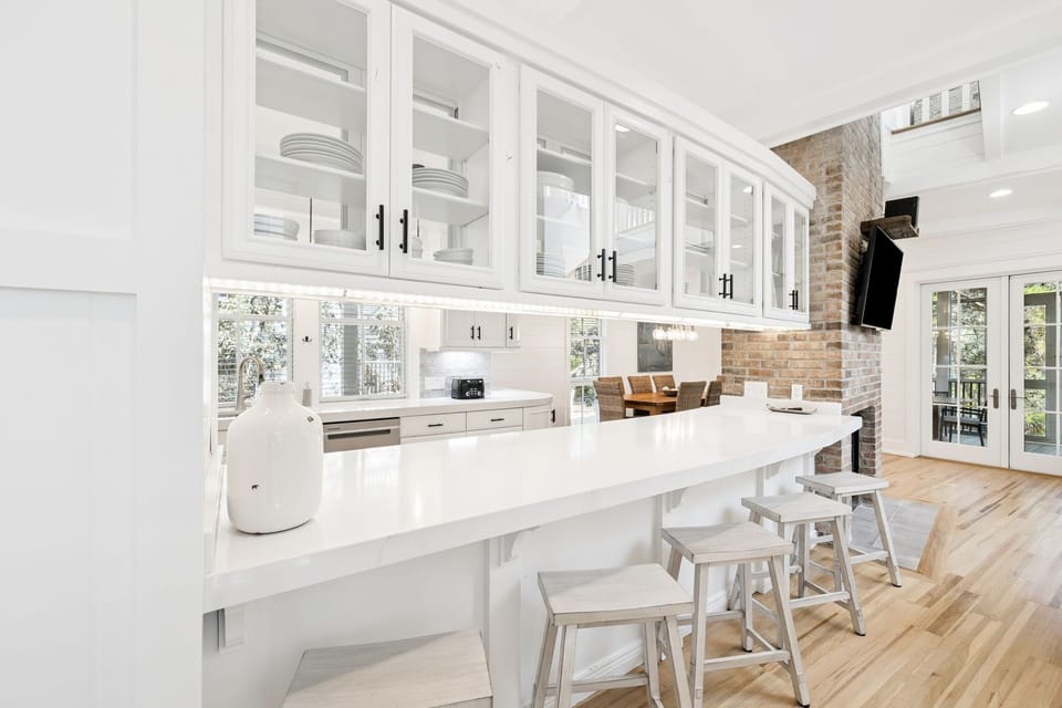 House, 5 Bedrooms | Private kitchen | Fridge, oven, coffee/tea maker, toaster