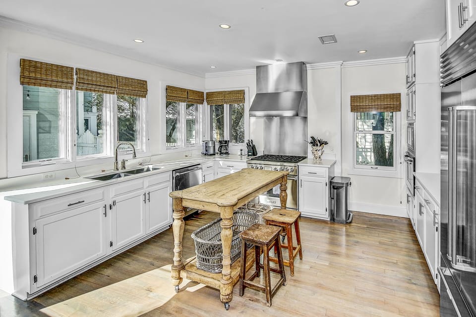 House, 4 Bedrooms | Private kitchen | Coffee/tea maker, fridge, oven, toaster