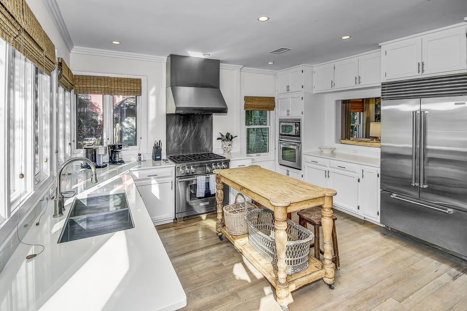 House, 4 Bedrooms | Private kitchen | Coffee/tea maker, fridge, oven, toaster