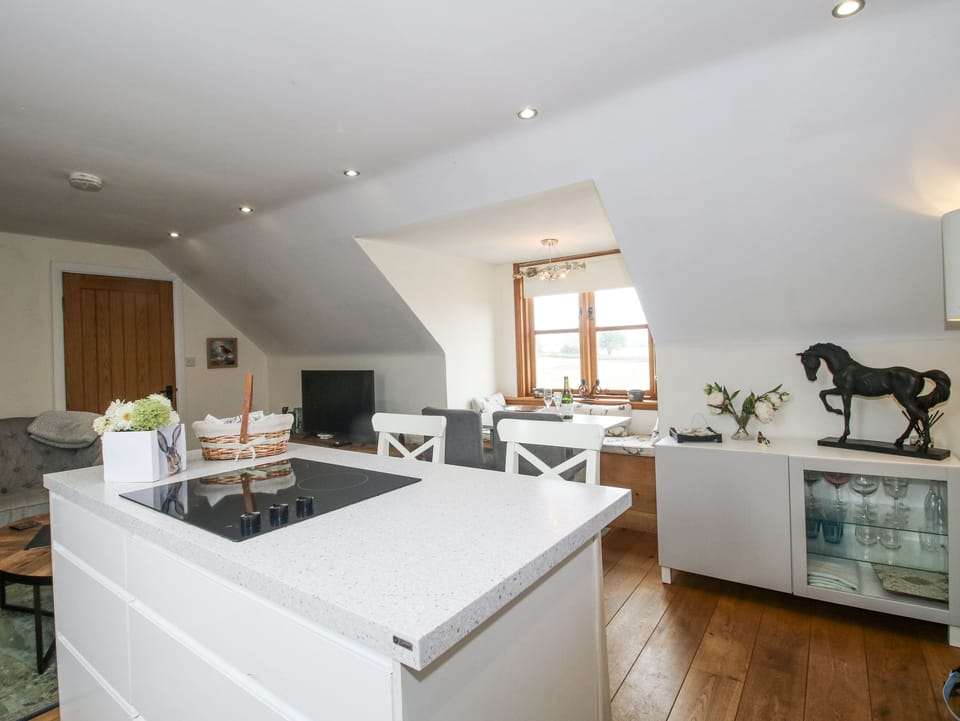 Cottage | Dining