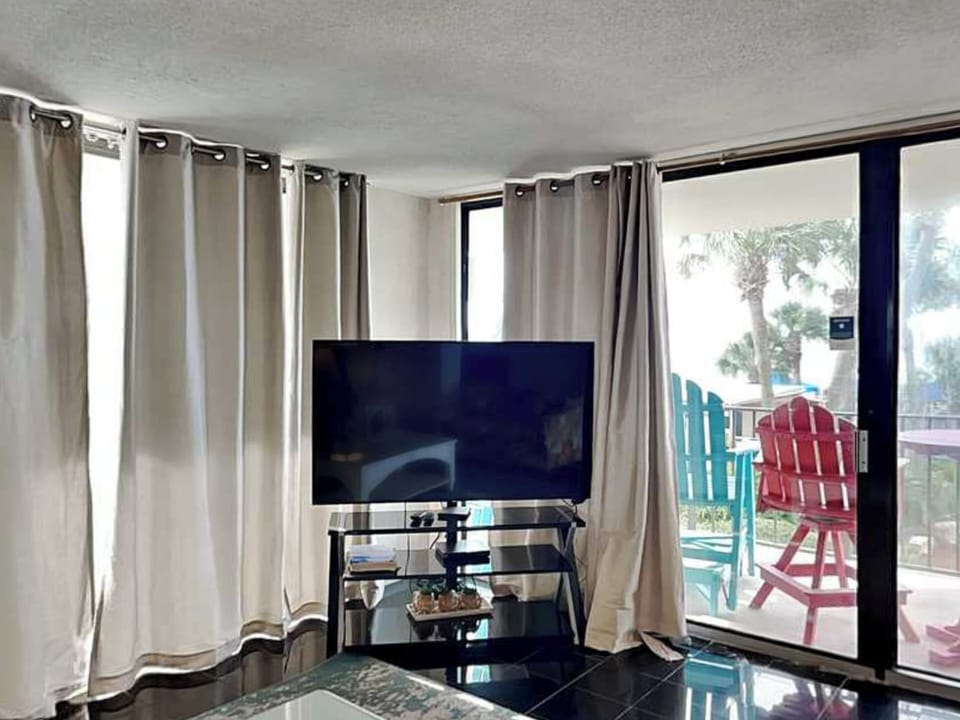 Living Area - Smart TV and Patio Access