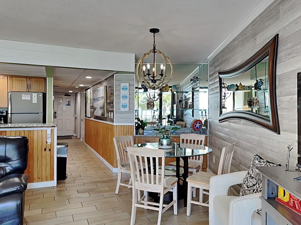 Dining Area - Built-in Buffet