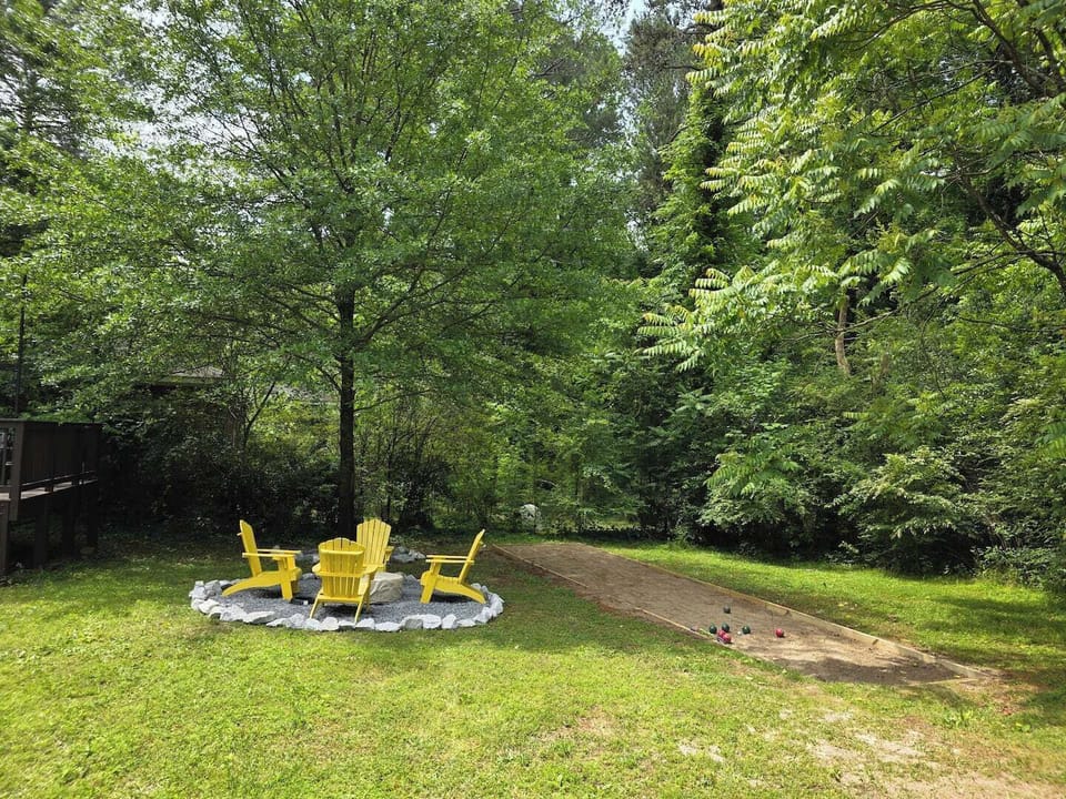 Backyard w Firepit and Mini Bocce Ball/ Horse shoe court
