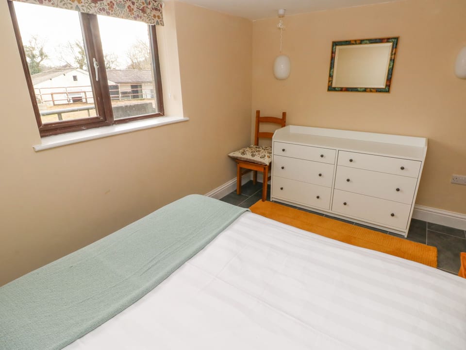 2 bedrooms, individually decorated, individually furnished, free WiFi