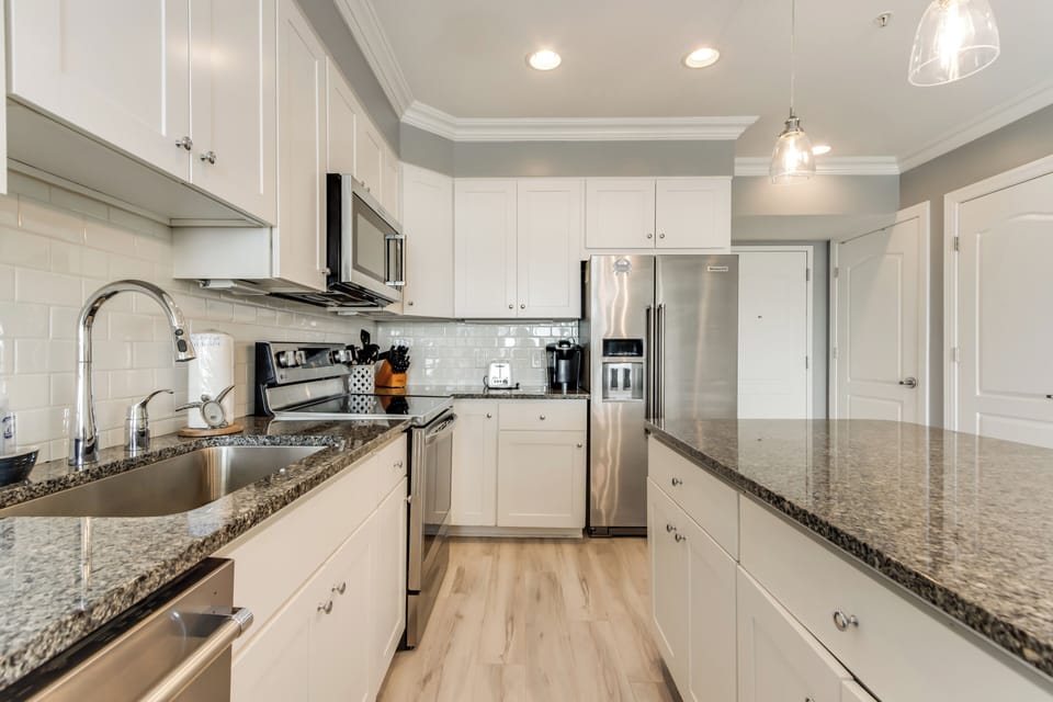 Great kitchen area for cooking and entertaining.