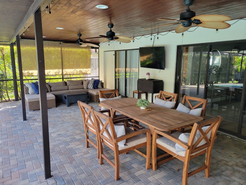 Outdoor dining