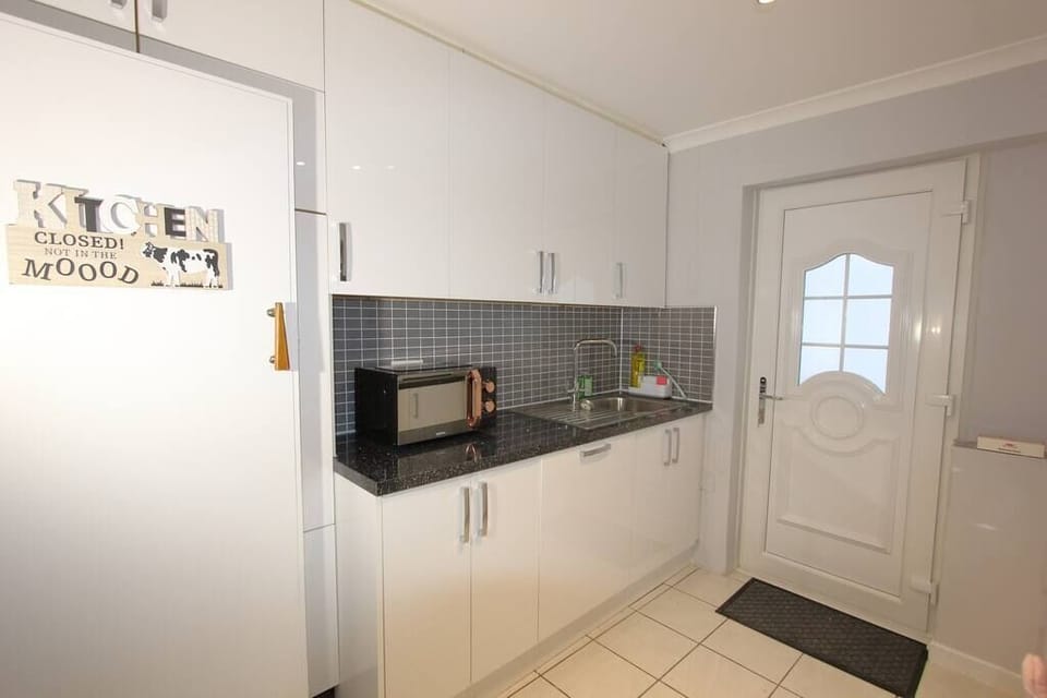 Kitchen (2)