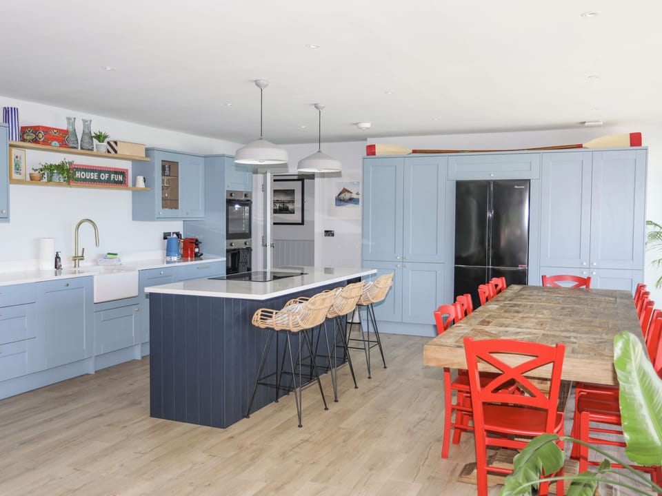 Cottage | Private kitchen | Fridge, dishwasher, electric kettle, toaster