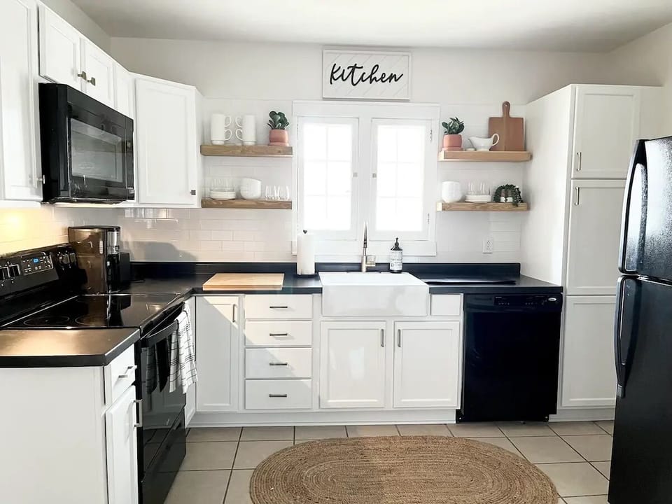 Full kitchen