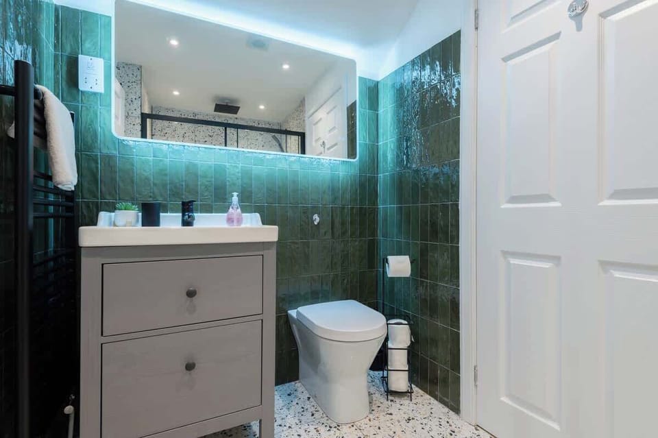 Jack & Jill bathroom