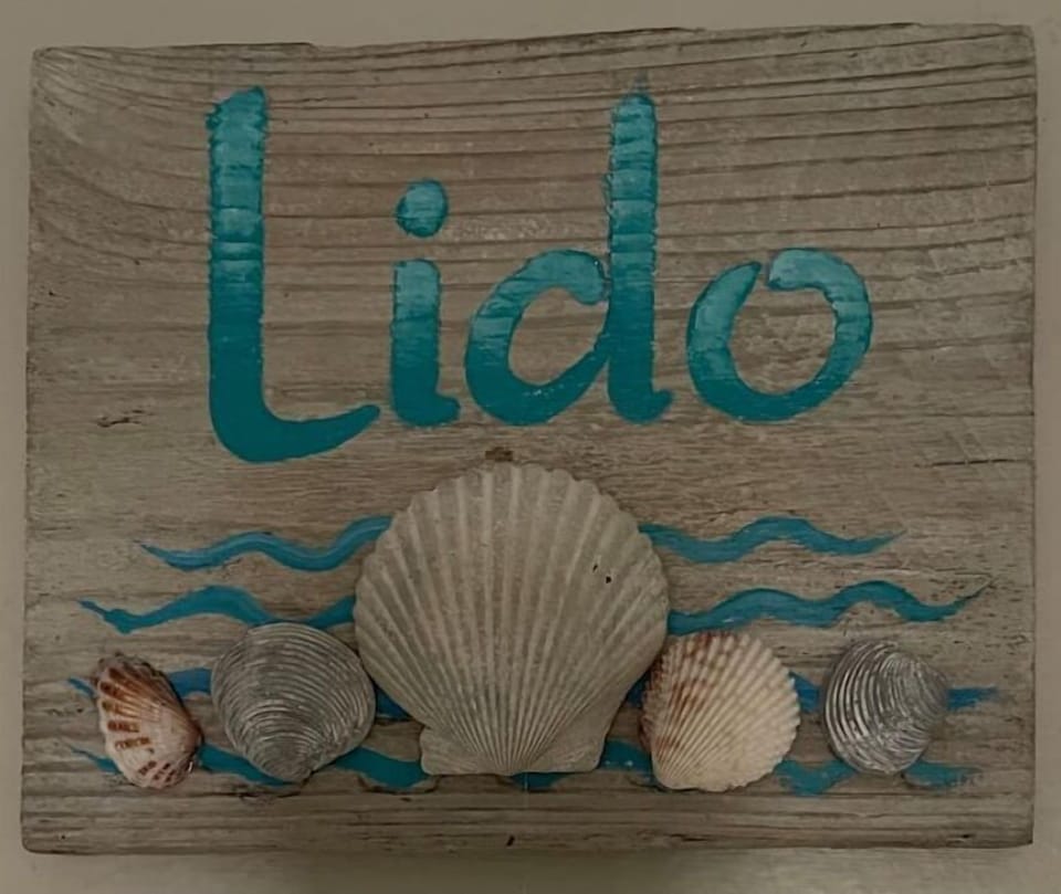 Lido room