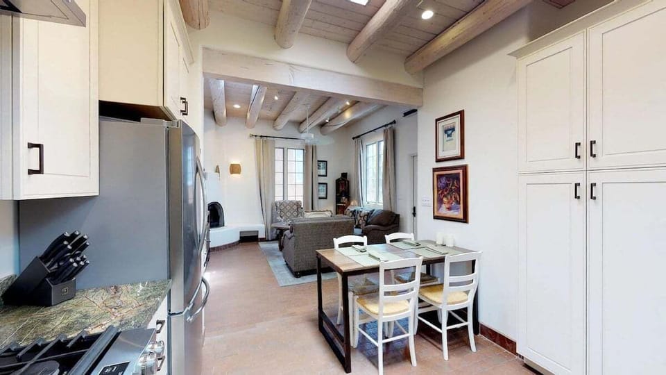 Open floor plan leading into kitchen