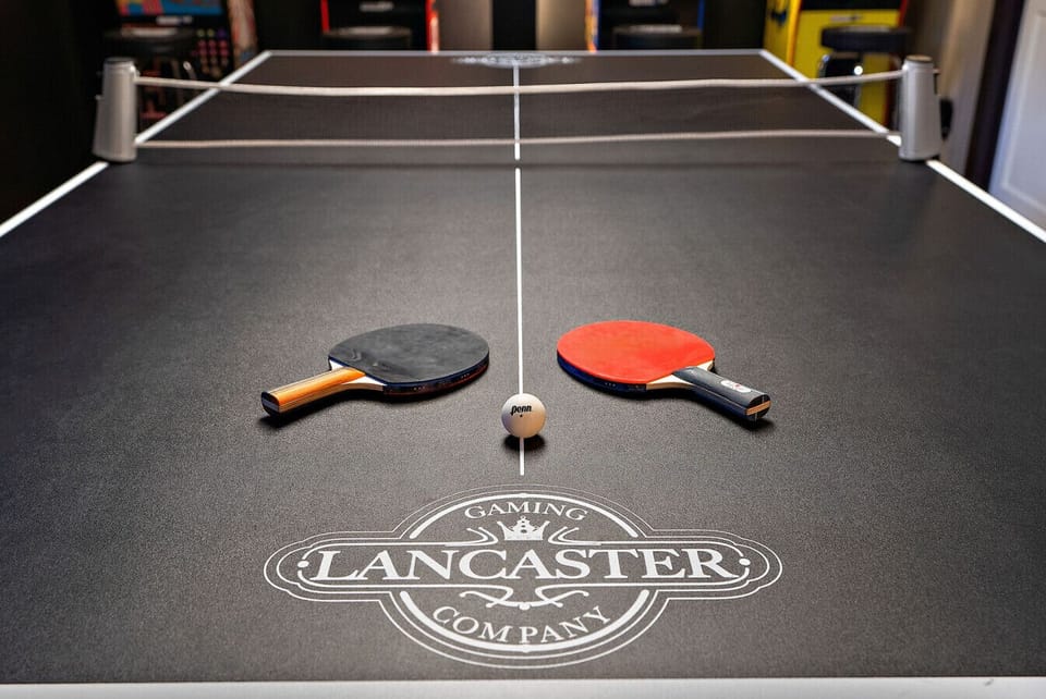 Game Room with Pool, Ping Pong, Arcades and Smart TV.