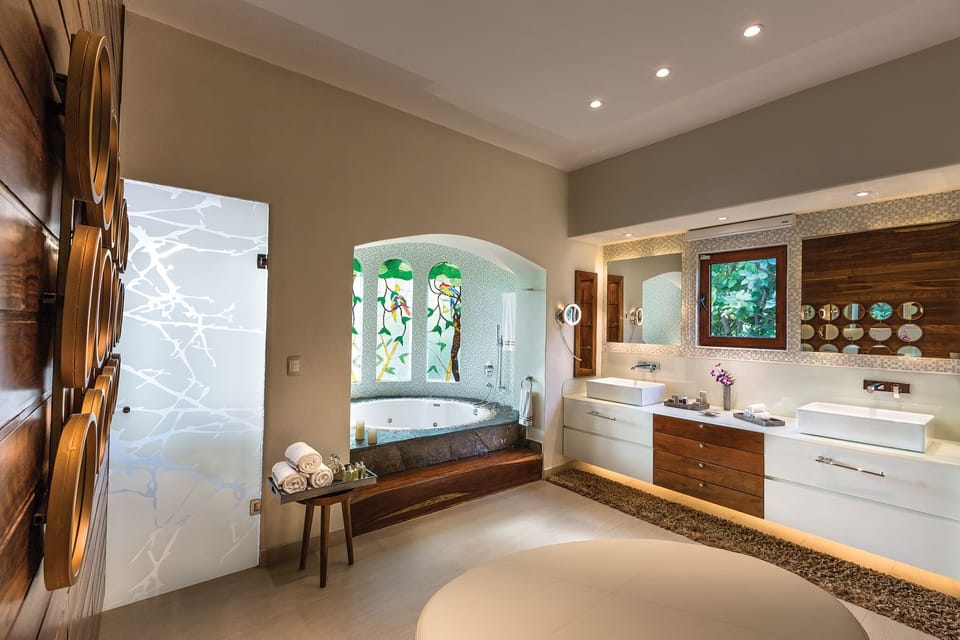Room (Azul Casa del Mar) | Minibar (some free items), in-room safe, laptop workspace, cribs (free)