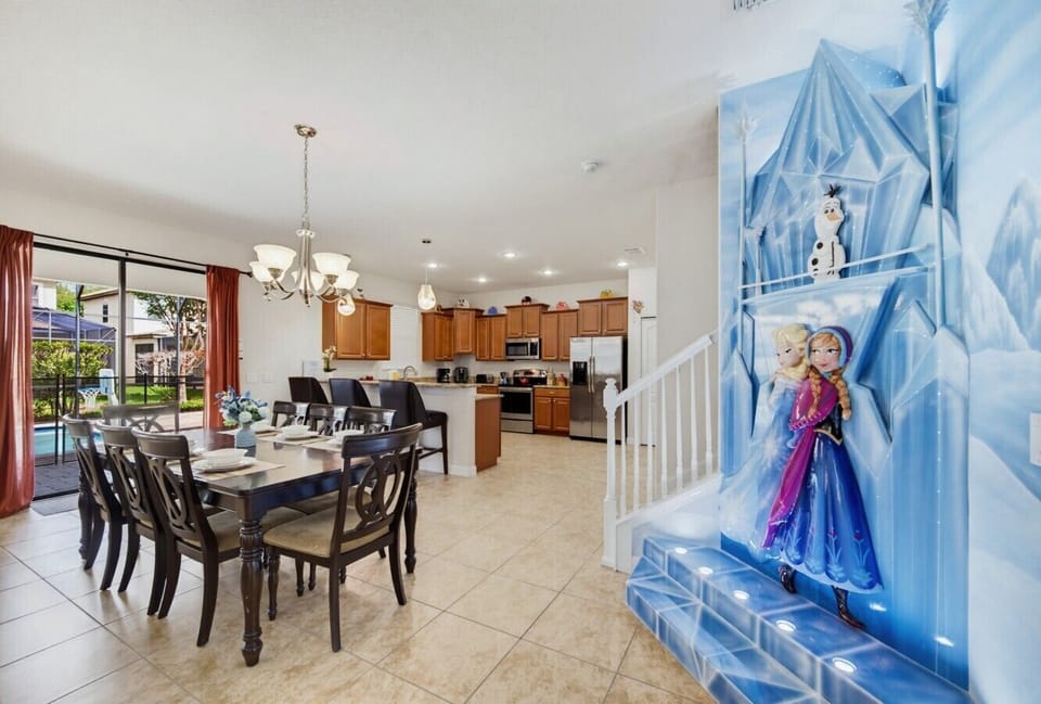 Dining room and winter-castle staircase