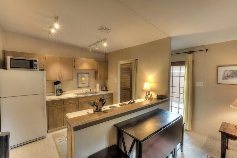 Kitchen, dining space for four guests