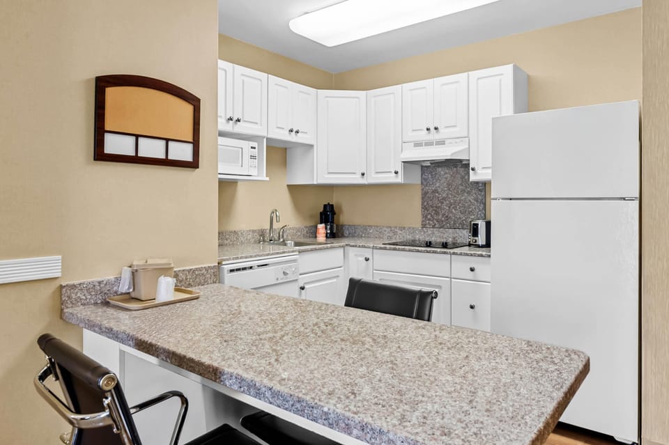 2 Queen Beds, Efficiency, Suite, Nonsmoking | Private kitchen | Full-size fridge, microwave, stovetop, dishwasher