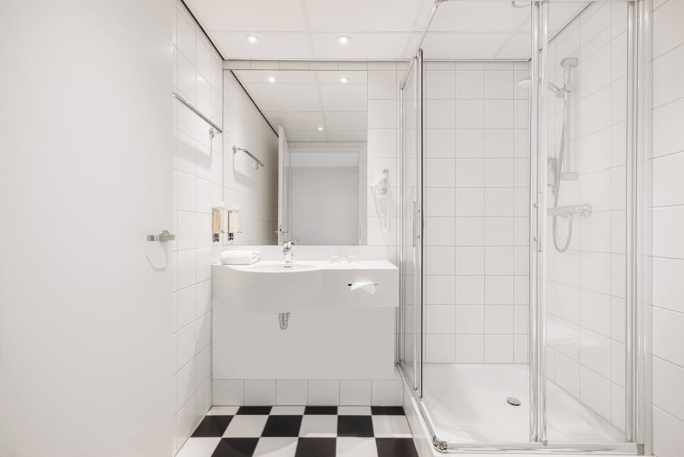 Separate tub and shower, deep soaking tub, free toiletries, hair dryer
