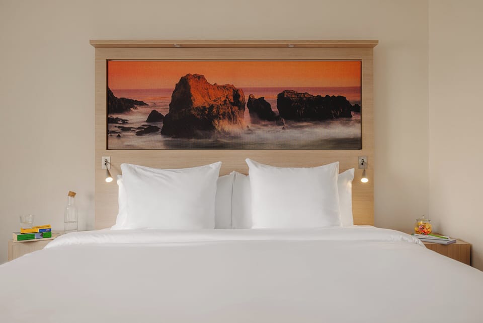 Comfort Room, 1 King Bed | Premium bedding, in-room safe, desk, blackout drapes