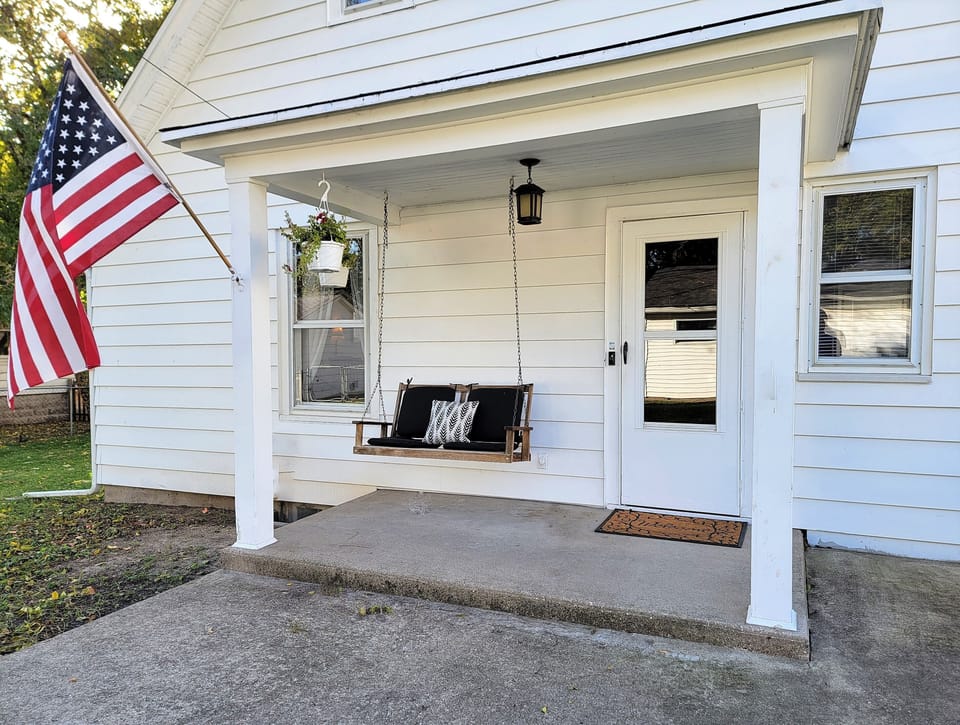 Backyard porch w/swing