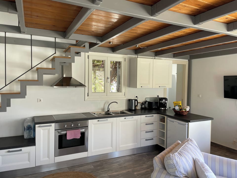 Open style kitchen combined with living room. The kitchen has an espresso/cappuchino machine - can be used for Nespresson cups as well. 