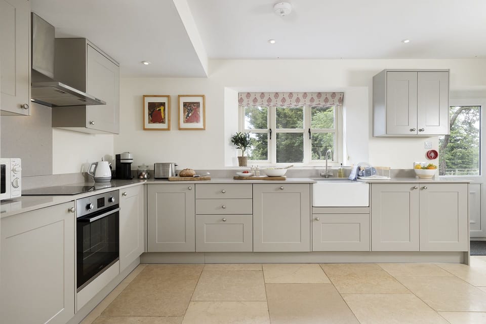 2 Manor Farm Cottage Kitchen - StayCotswold