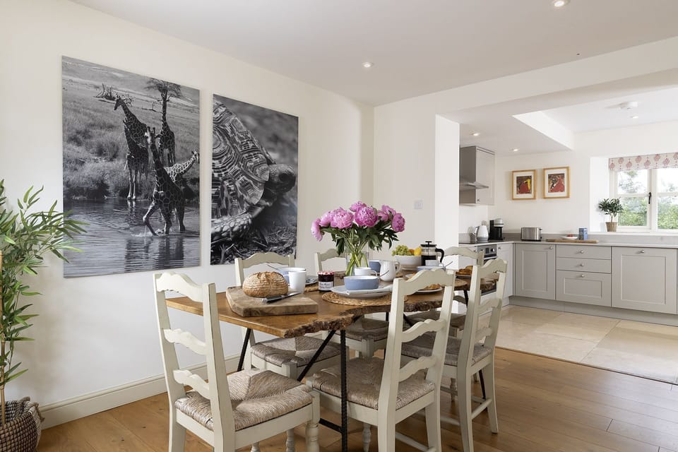 2 Manor Farm Cottage Dining Room - StayCotswold