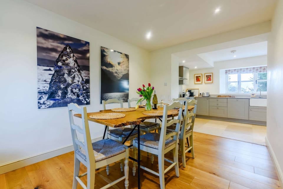 2 Manor Farm Cottage Dining Room - StayCotswold