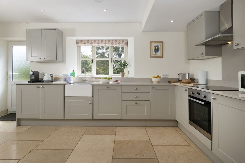 1 Manor Farm Cottage Kitchen - StayCotswold