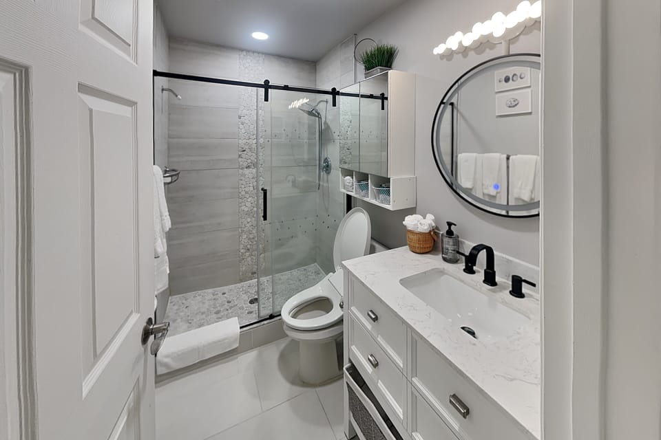 Condo (2 Bedrooms) | Property amenity