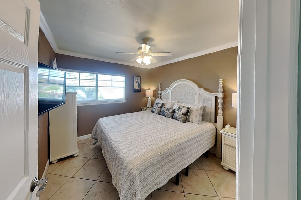 Condo (2 Bedrooms) | Property amenity