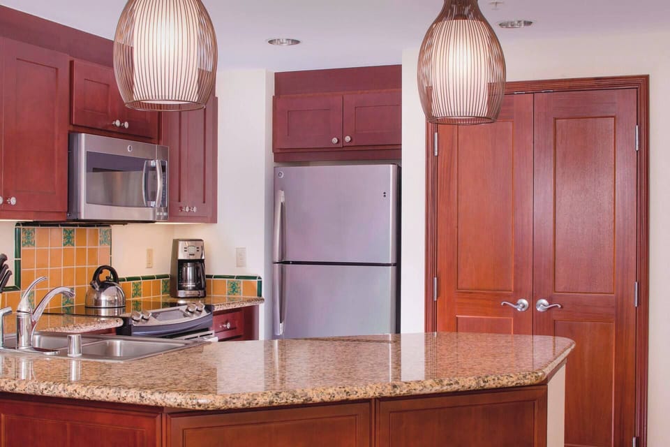 Full kitchen with all the necessities.