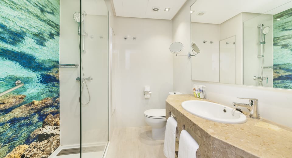 Shower, towels
