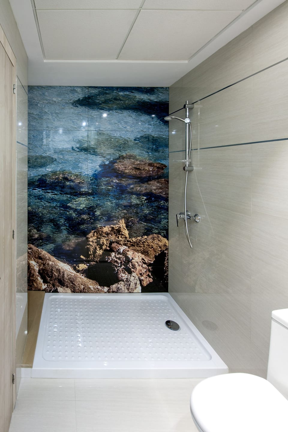 Single Room | Bathroom | Shower, free toiletries, hair dryer, towels