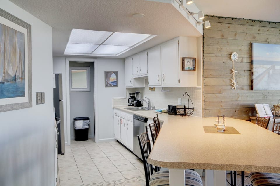 Condo, 1 Bedroom | Private kitchen | Coffee/tea maker, fridge, oven, toaster