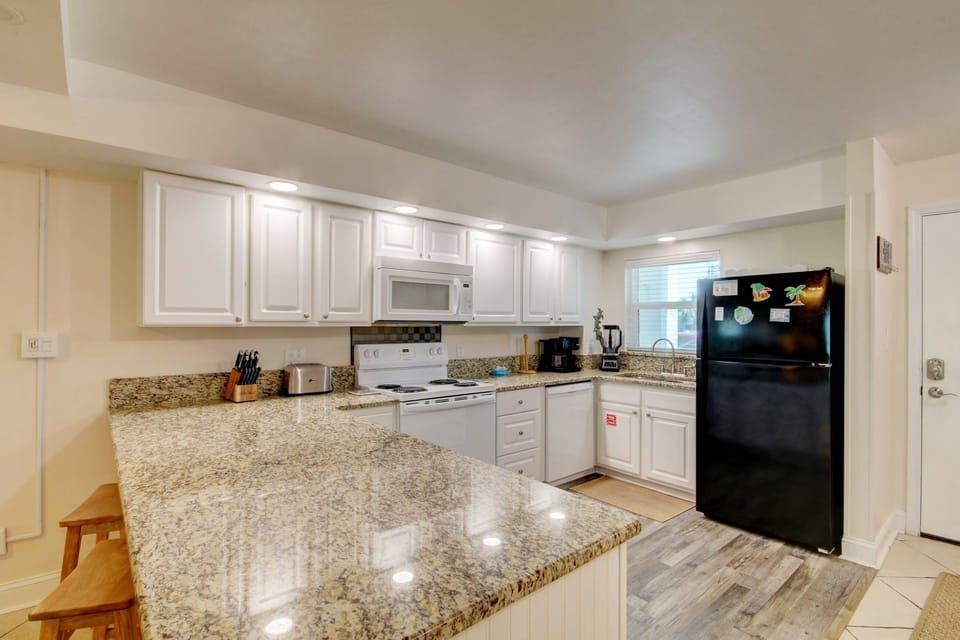Condo, 2 Bedrooms | Private kitchen | Coffee/tea maker, fridge, oven, toaster