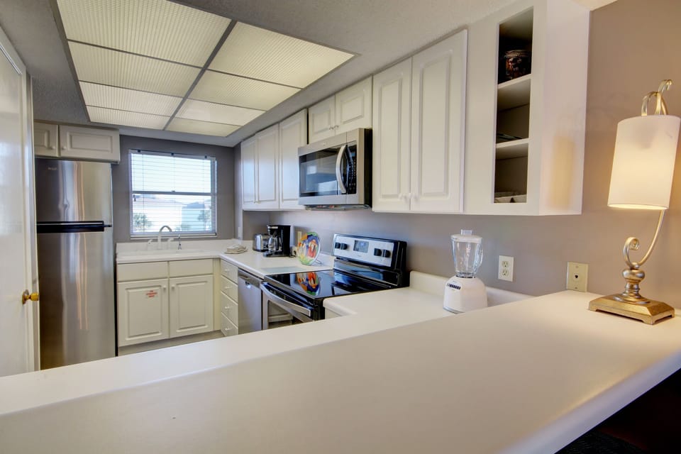 Condo, 2 Bedrooms | Private kitchen | Coffee/tea maker, fridge, oven, toaster