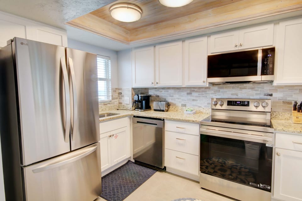 Condo, 2 Bedrooms | Private kitchen | Coffee/tea maker, fridge, oven, toaster