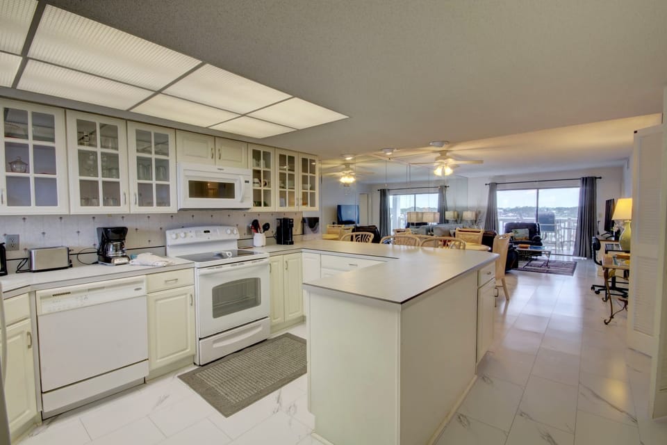 Condo, 2 Bedrooms | Private kitchen | Coffee/tea maker, fridge, oven, toaster