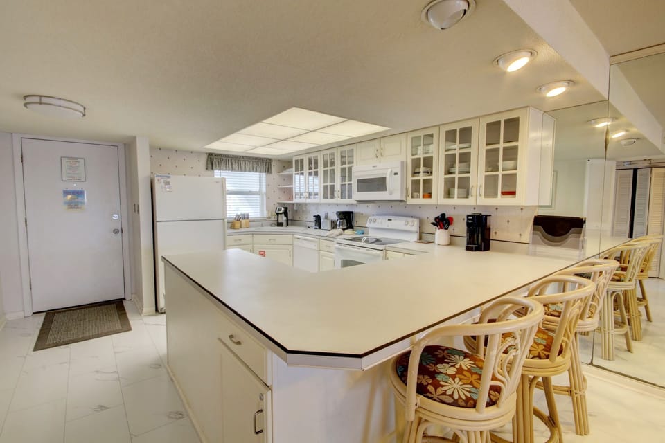 Condo, 2 Bedrooms | Private kitchen | Coffee/tea maker, fridge, oven, toaster